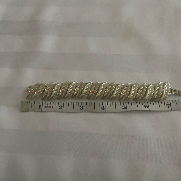 Vintage Coro Gold Tone Bracelet - Picture 4 of 6